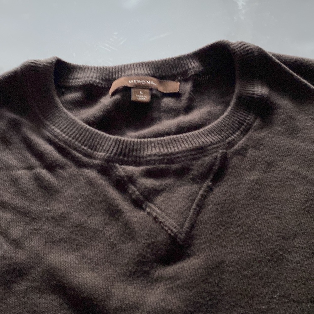 Men’s pullover long sleeve shirt size Large dark brown 100% cotton machine wash